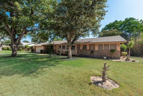 919 Surry Place Drive, Cleburne, TX 76033 — photo 2