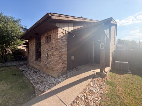615 Lost Springs Court C, Arlington, TX 76012 — photo 2