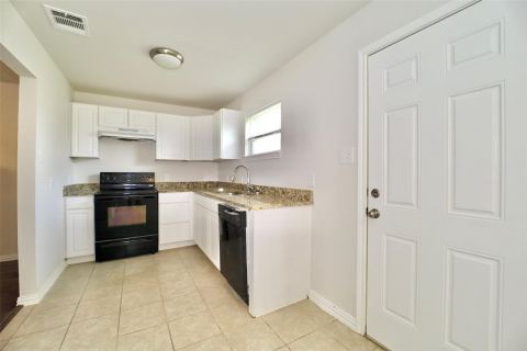 1526 Hillcrest Street, Mesquite, TX 75149 — photo 2