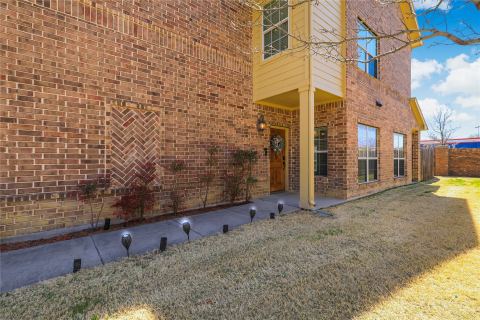 130 Barrington Lane, Lewisville, TX 75067 — photo 3