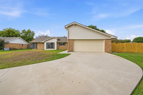2110 Oak Creek Circle, Sherman
