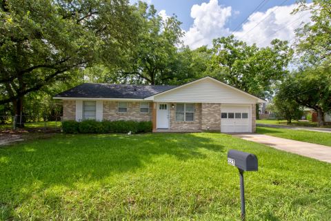 327 W Mckinney Street, Pilot Point