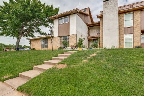 1402 S Carrier Parkway 202, Grand Prairie