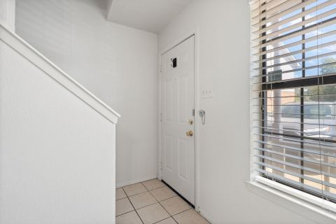 929 W Hickory Street A14, Denton, TX 76201 — photo 2