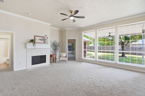 1121 SW Hillside Drive, Burleson
