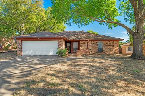 8413 Timberline Court, North Richland Hills