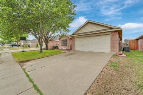 321 Dakota Drive, Arlington, TX 76002 — photo 2