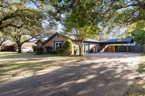900 Stonelake Drive, Cleburne, TX 76033 — photo 2