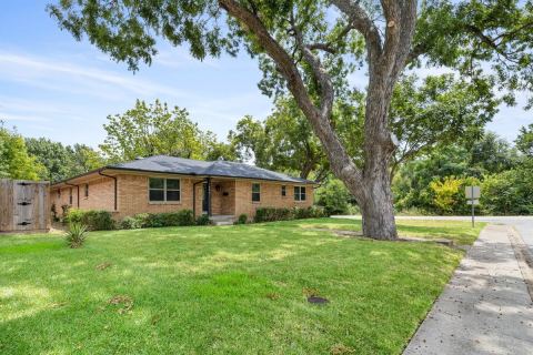 600 N Young Boulevard, DeSoto, TX 75115 — photo 2