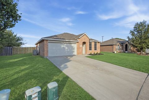 1627 Sequoia Drive, Krum, TX 76249 — photo 2