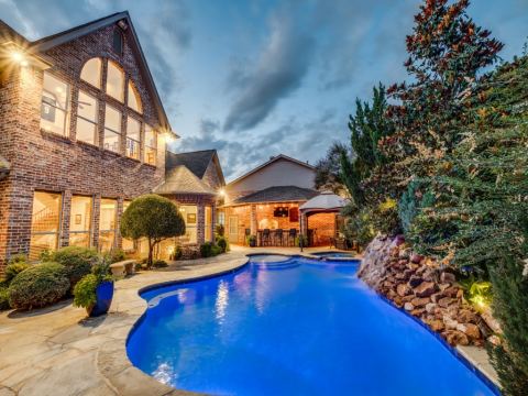 100 Bentwood Court, Denton