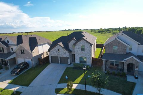 1105 Maverick Drive, Mansfield